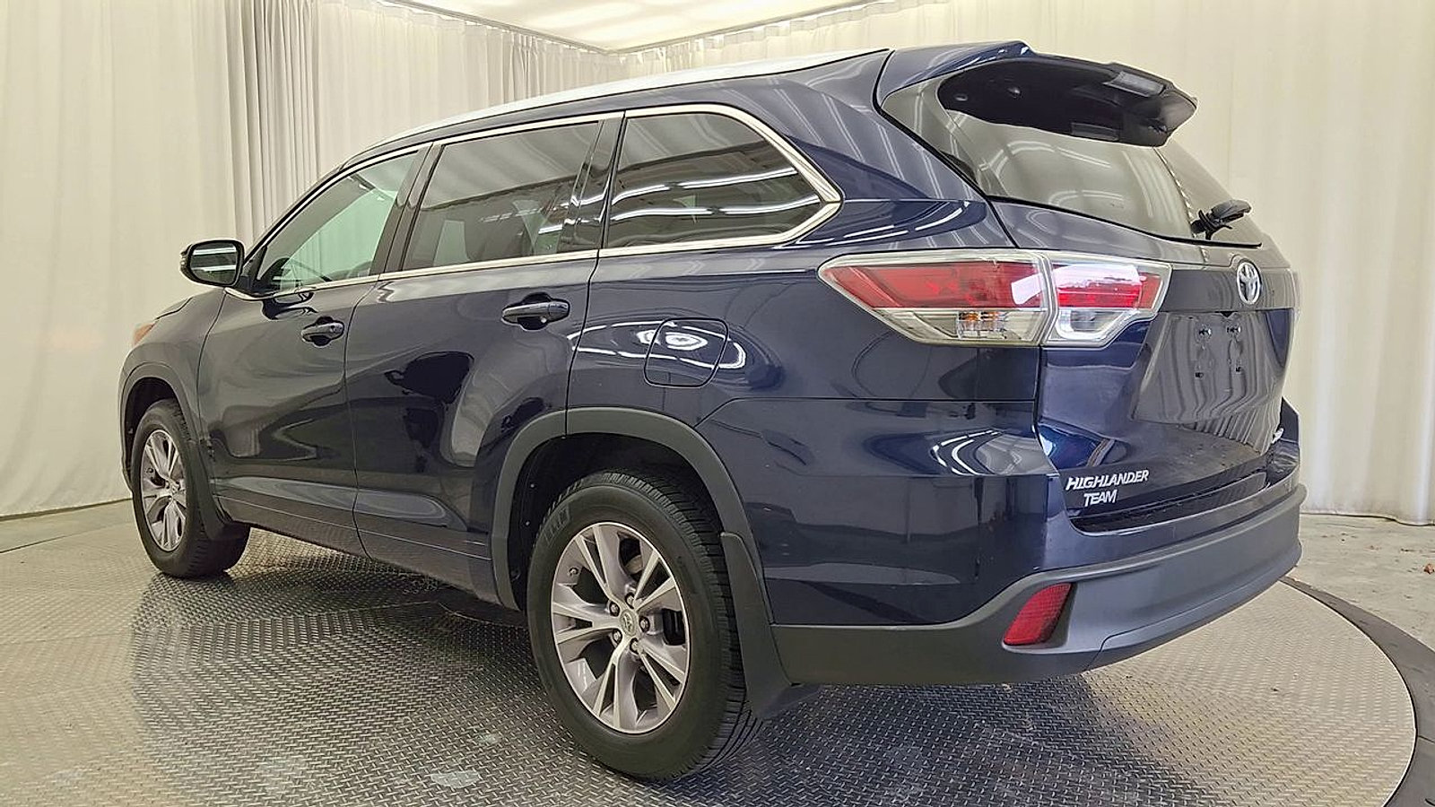 Used 2015 Toyota Highlander XLE AWD/4WD image 12