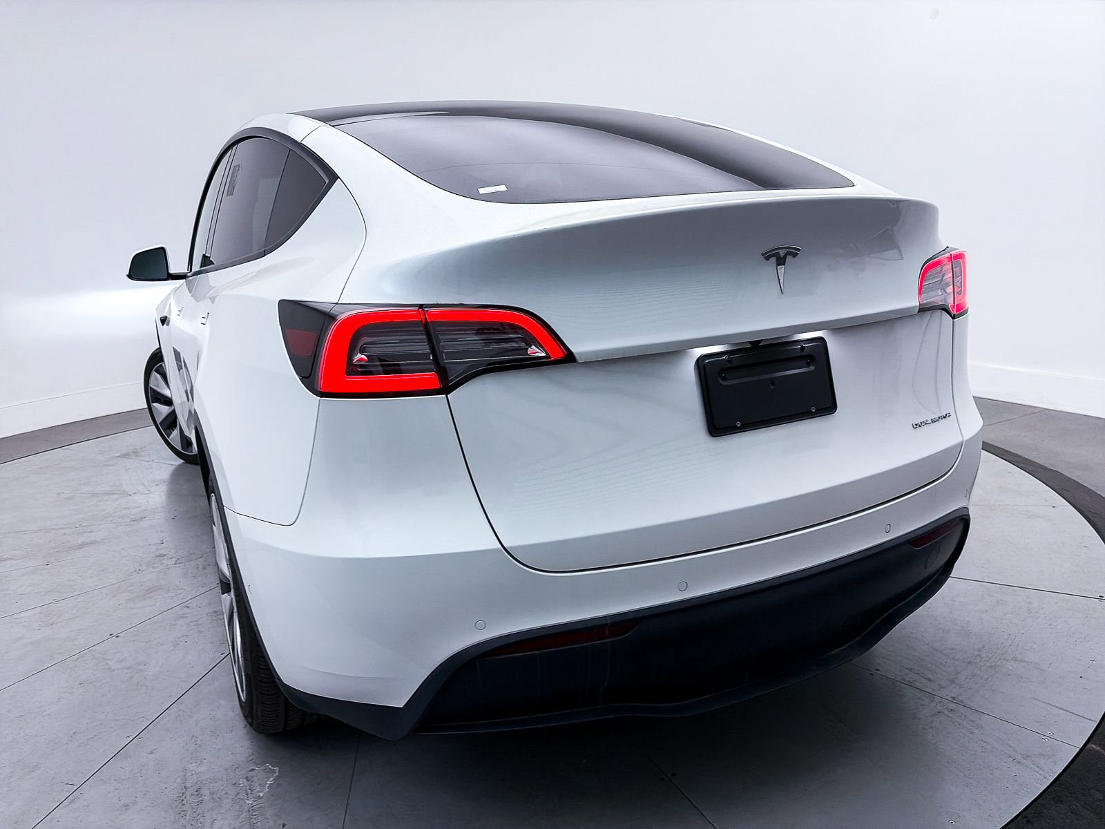 Used 2022 Tesla Model Y Long Range image 8
