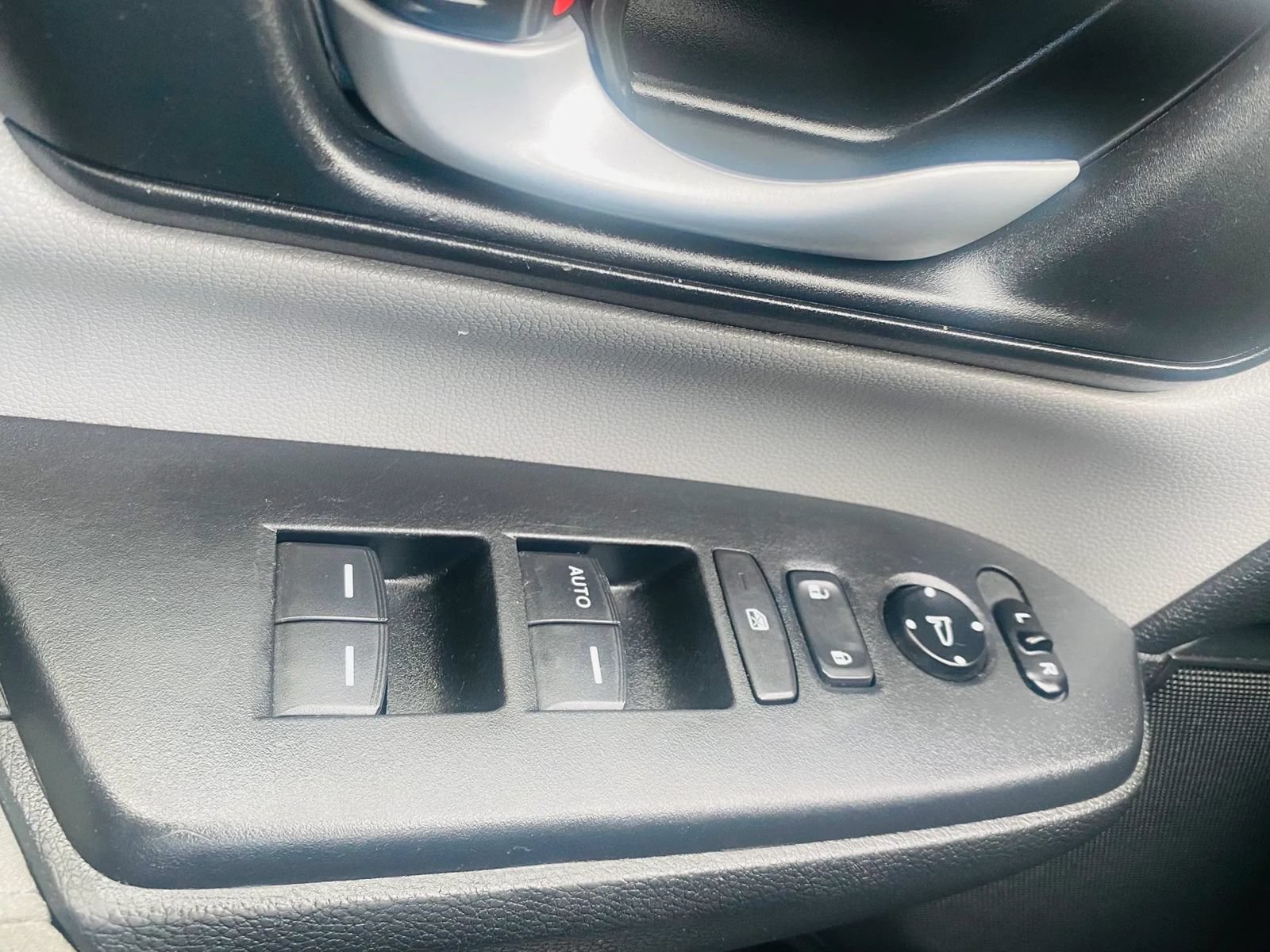 Used 2020 Honda CR-V LX image 13