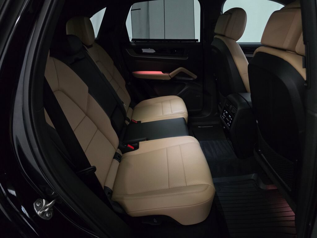 Certified 2026 Porsche Cayenne AWD/4WD image 26
