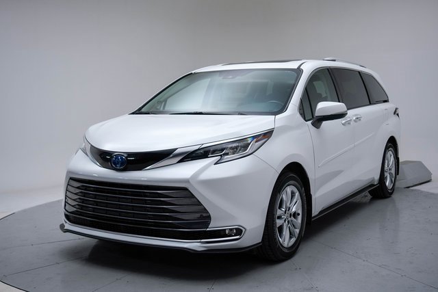 Used 2022 Toyota Sienna Limited