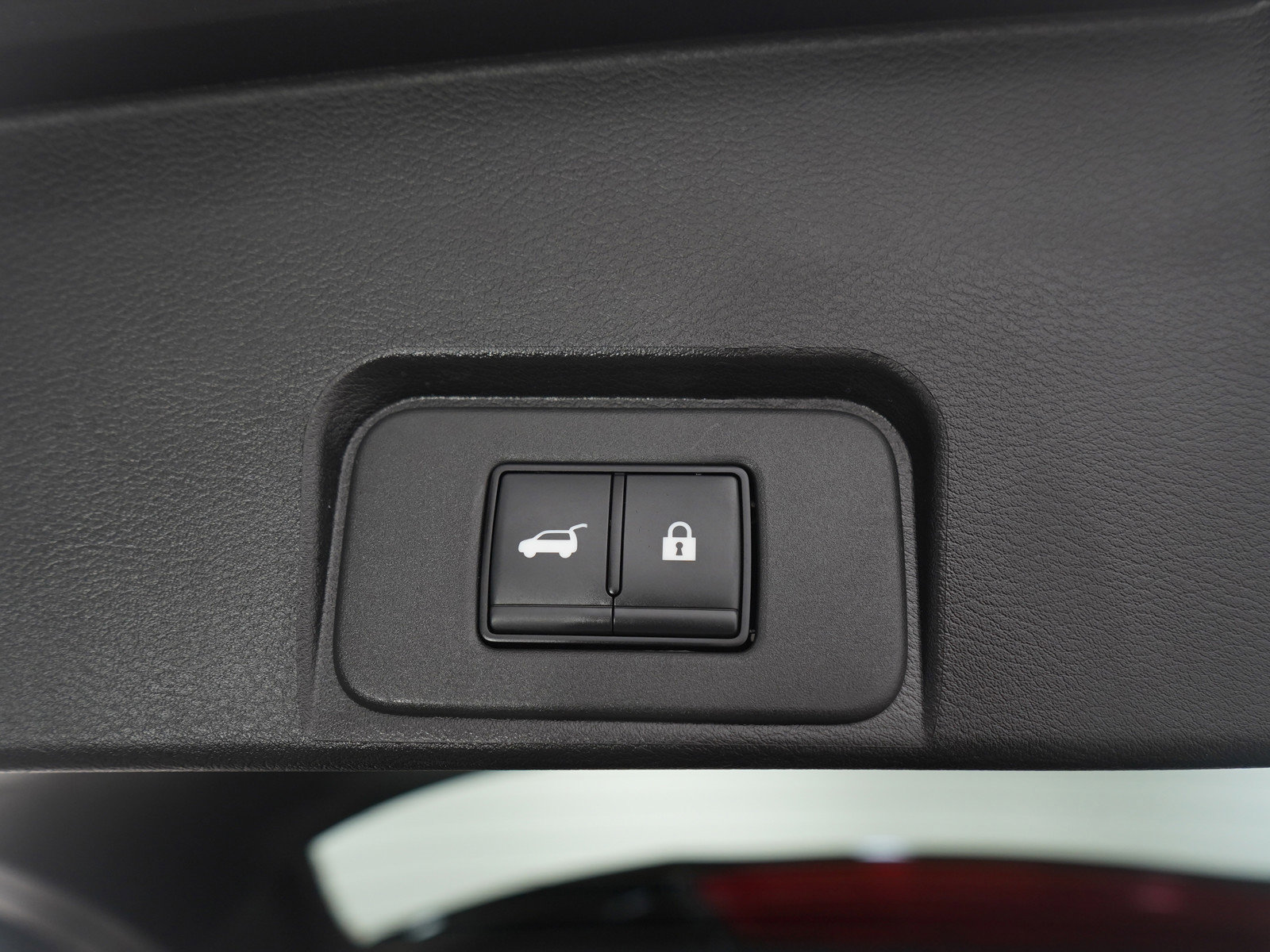 Used 2025 Nissan Rogue SV image 11