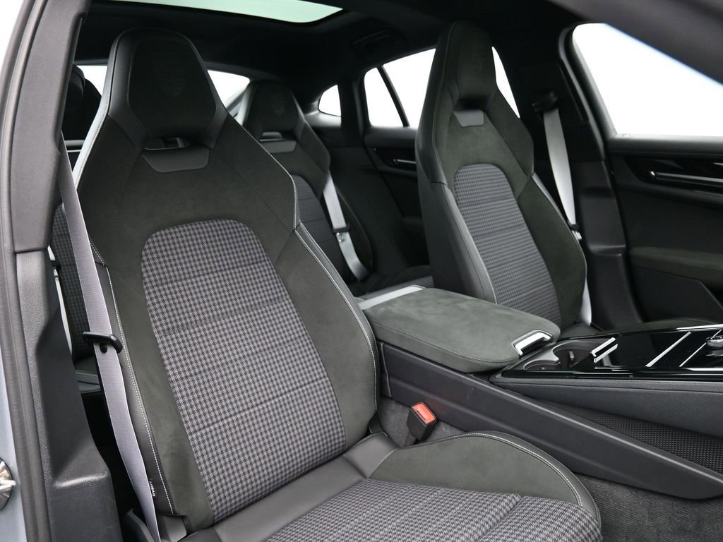 Certified 2024 Porsche Panamera image 27