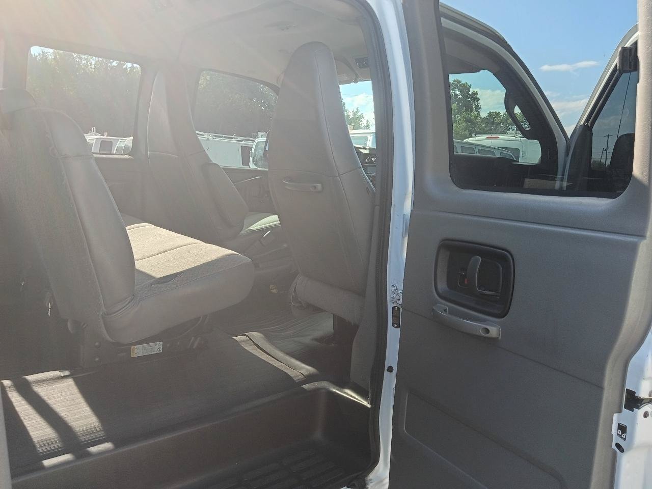 Used 2019 Chevrolet Express 3500 LS RWD image 17