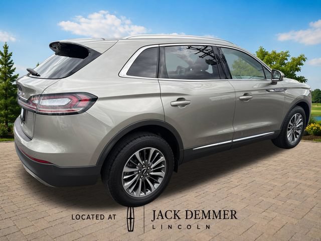 Used 2023 Lincoln Nautilus Reserve AWD/4WD image 7