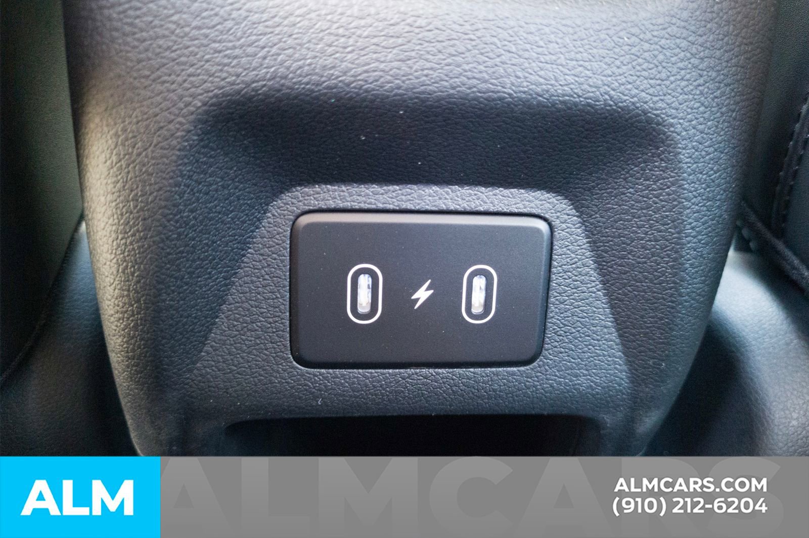 Used 2025 Hyundai Venue Limited image 21