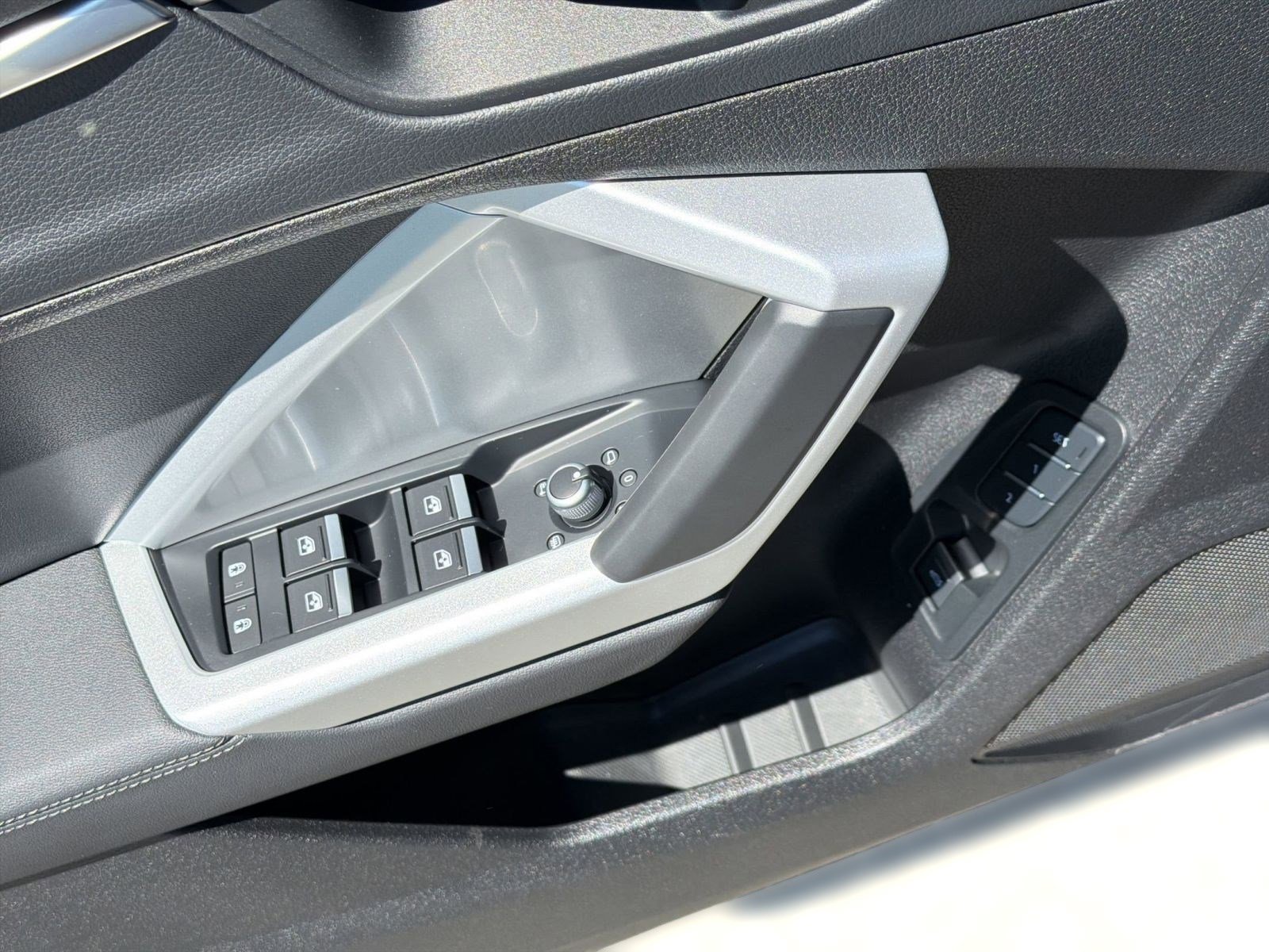 Used 2025 Audi Q3 2.0T Premium w/ Convenience Package AWD/4WD image 13