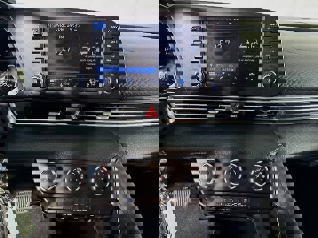 Used 2021 Hyundai Elantra SE image 12