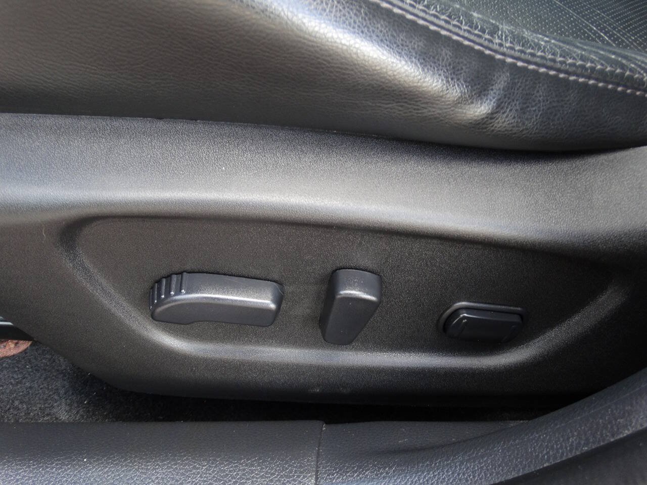 Used 2015 Nissan Rogue AWD SL w/ Premium Package image 16