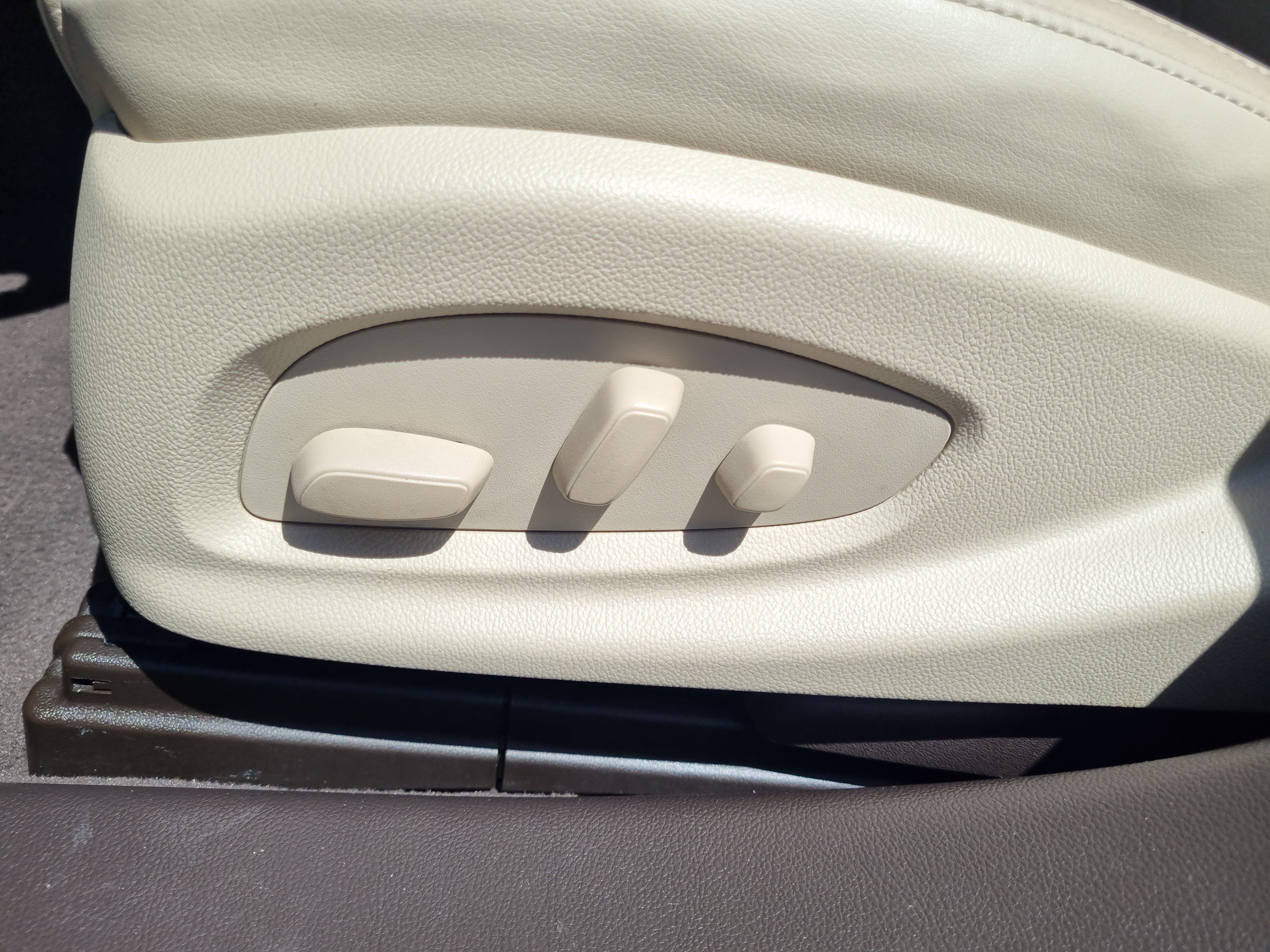 Used 2014 Buick LaCrosse Leather FWD image 22