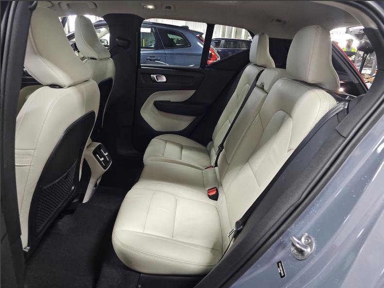 Used 2023 Volvo XC40 B5 Plus w/ Climate Package image 8