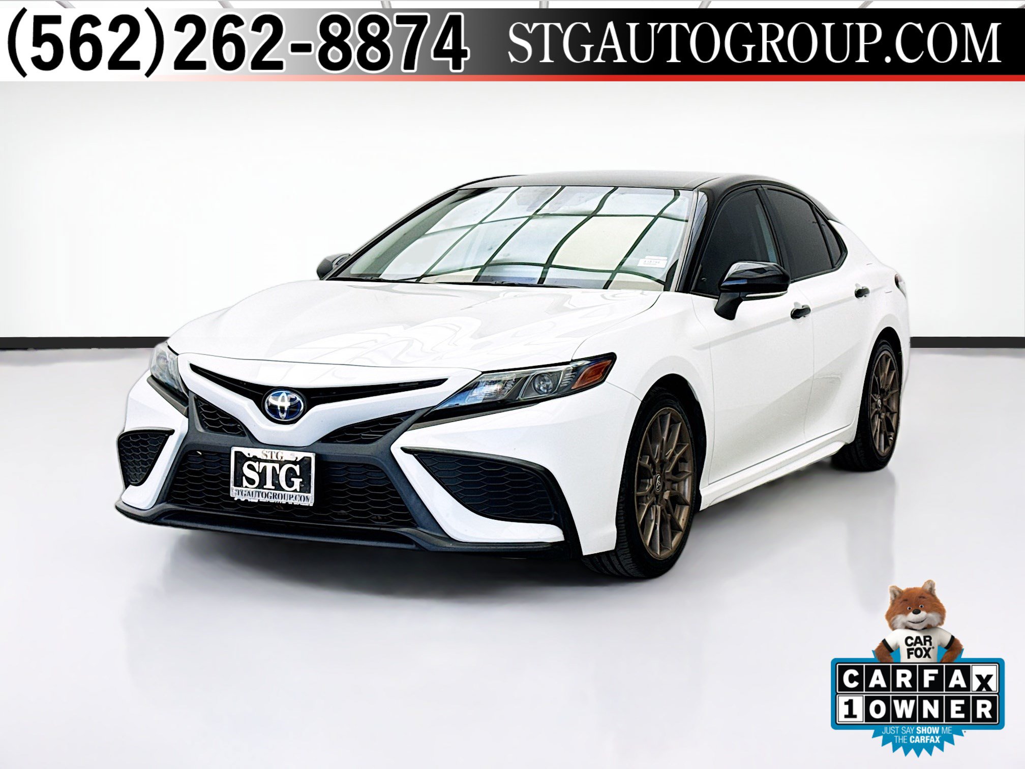 Used 2023 Toyota Camry SE FWD image 1