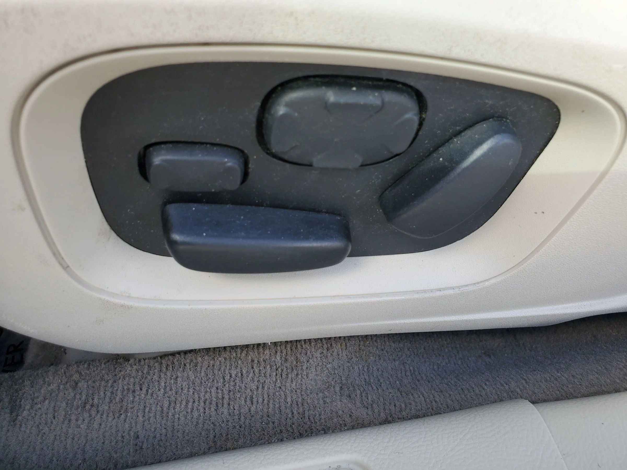 Used 2010 Ford Taurus SEL image 40