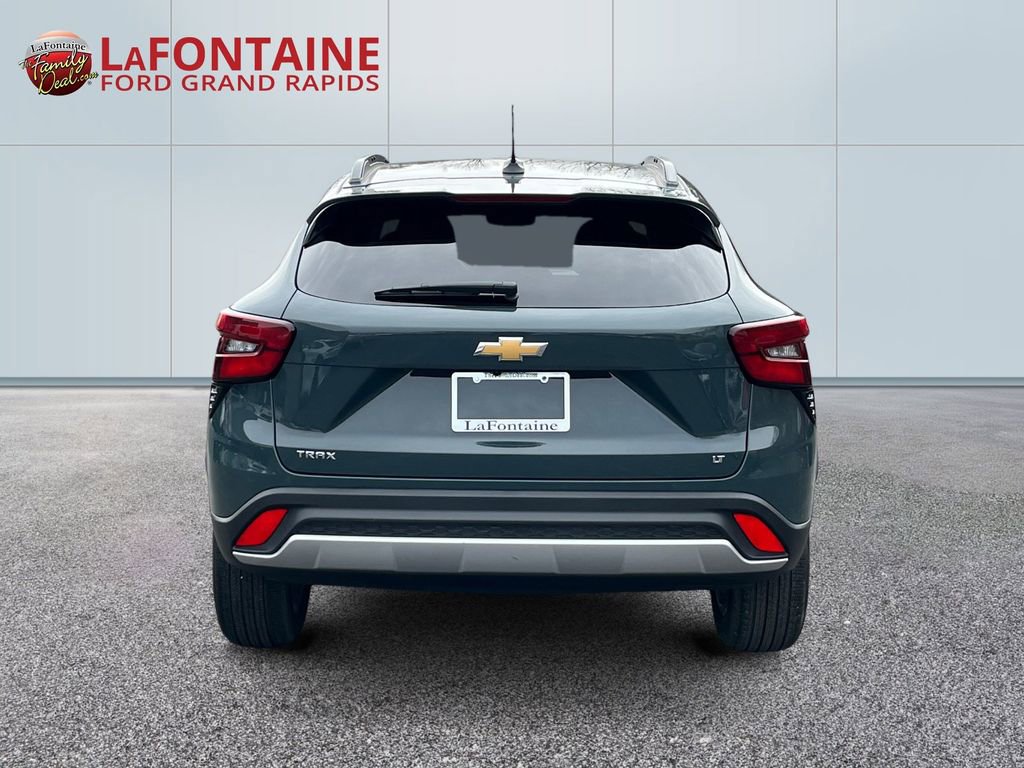 Used 2025 Chevrolet Trax LT FWD image 6