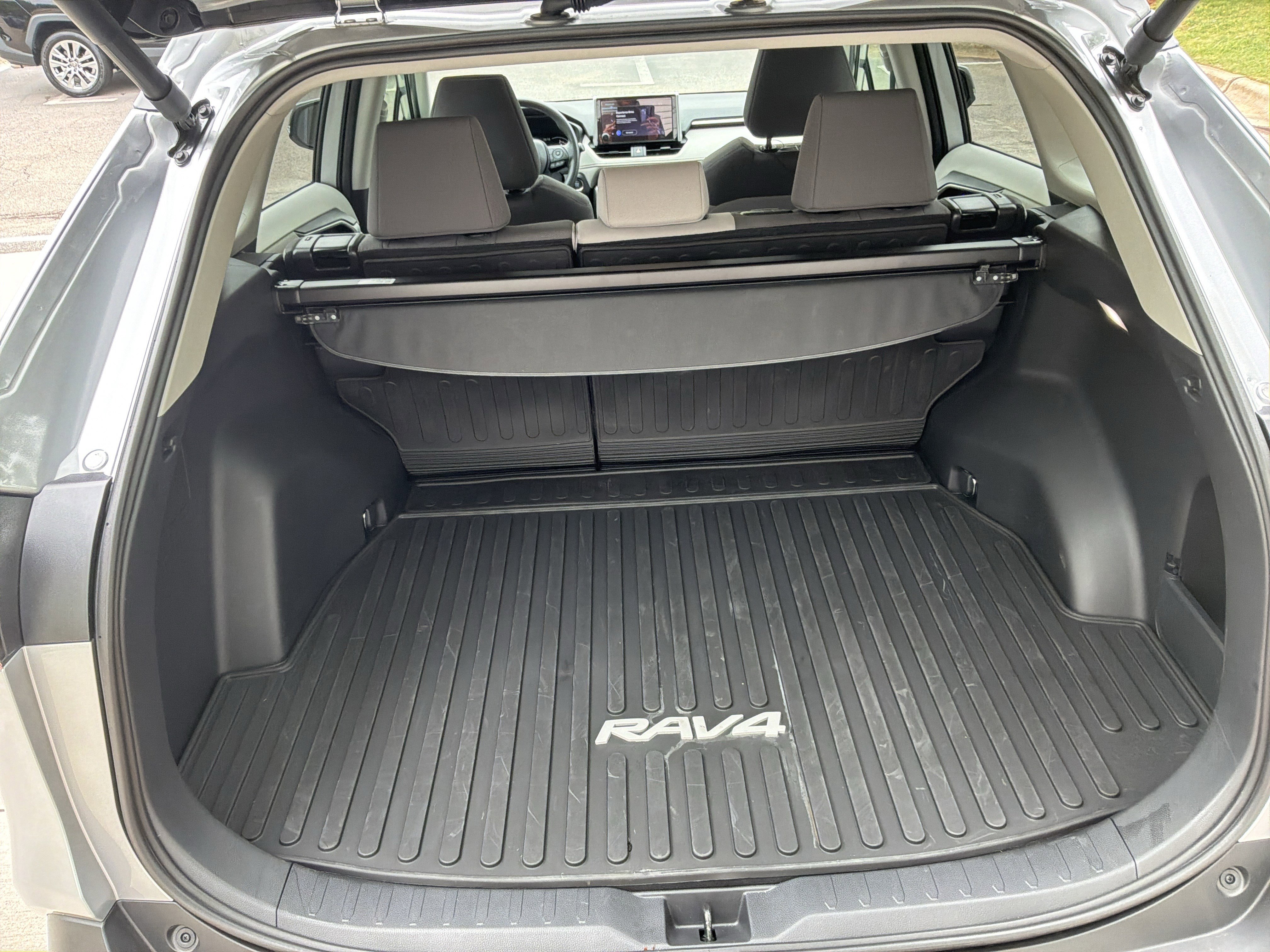 Used 2025 Toyota RAV4 XLE w/ Convenience Package FWD image 32