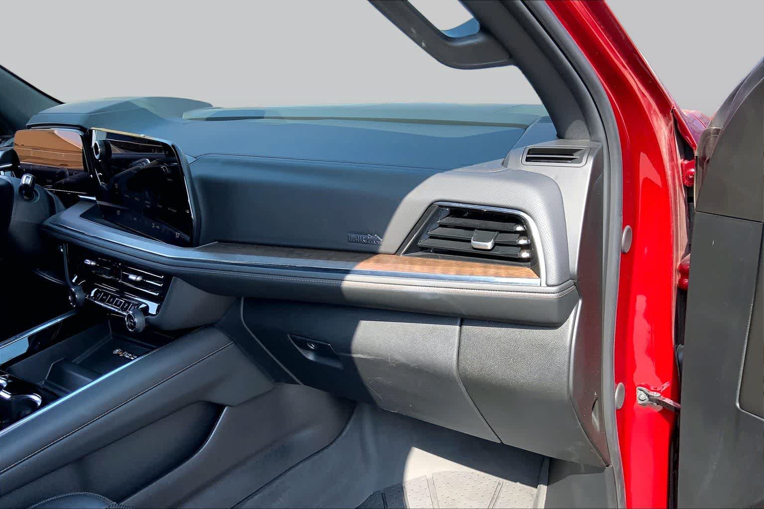 Used 2025 Chevrolet Tahoe High Country AWD/4WD image 41