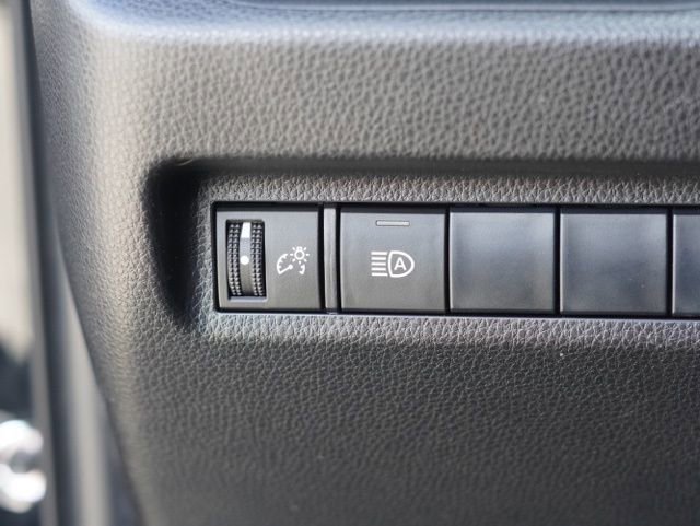 Used 2019 Toyota RAV4 XLE w/ Convenience Package FWD image 18