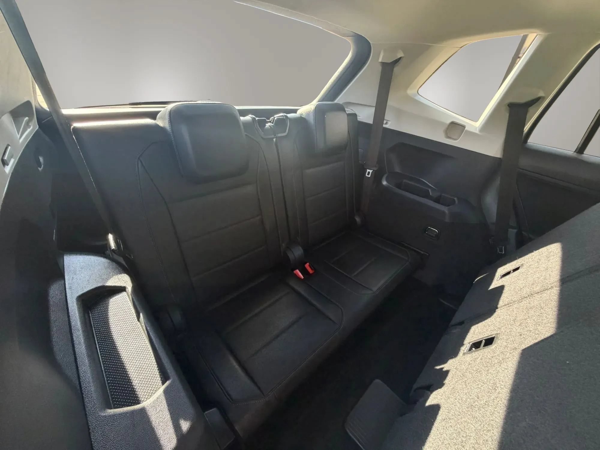 Used 2019 Volkswagen Tiguan SE w/ Panoramic Sunroof Package FWD image 37