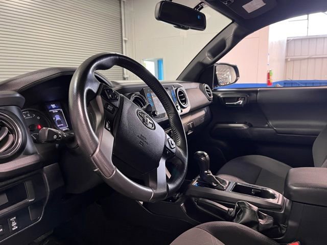 Used 2016 Toyota Tacoma TRD Sport w/ Towing Package image 24