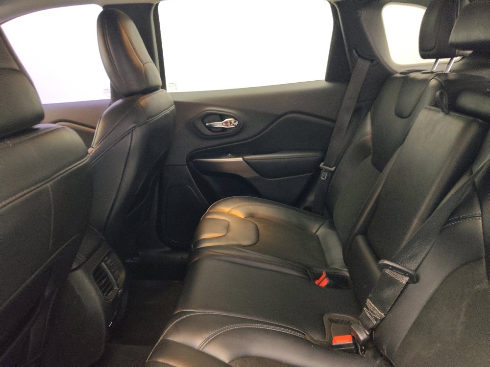 Used 2020 Jeep Cherokee Latitude Plus w/ Cold Weather Group image 18