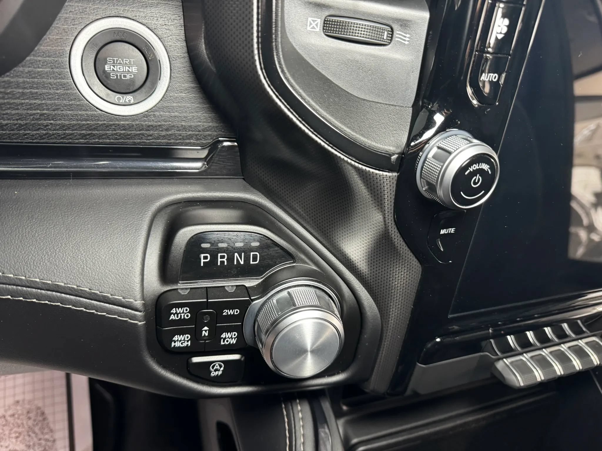 Used 2023 RAM 1500 Limited AWD/4WD image 31