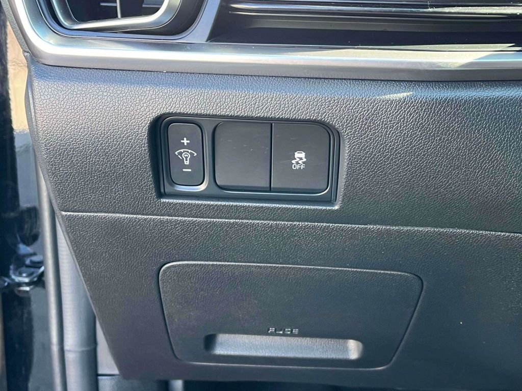 Certified 2025 Kia Sorento S w/ Panoramic Sunroof Package image 18