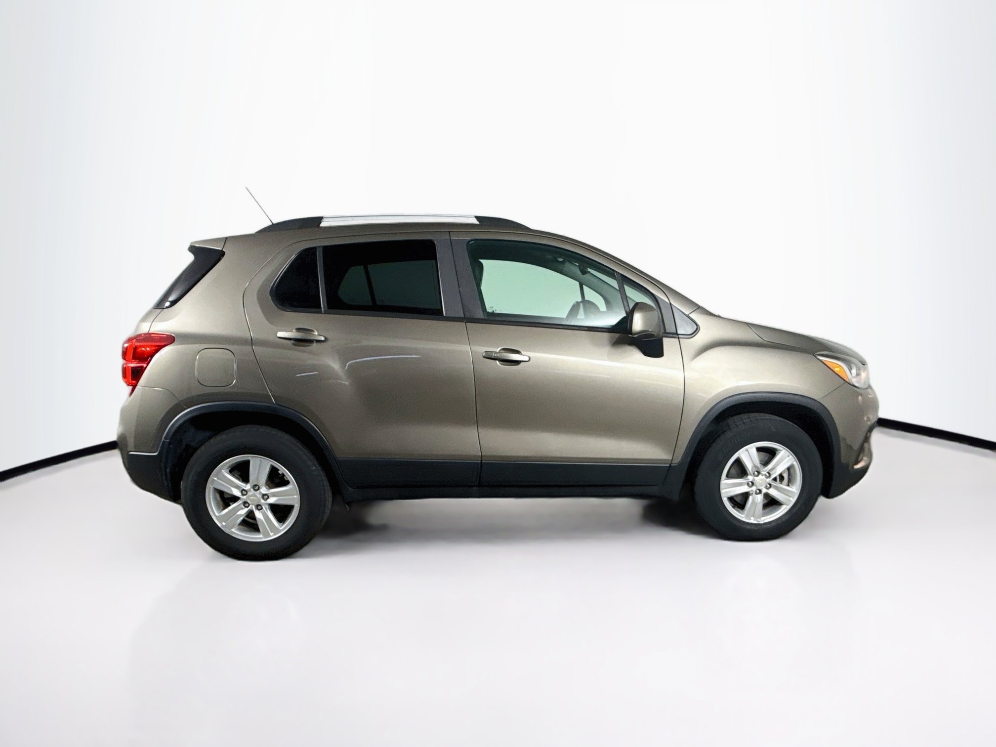 Used 2022 Chevrolet Trax LT w/ Driver Confidence Package AWD/4WD image 2