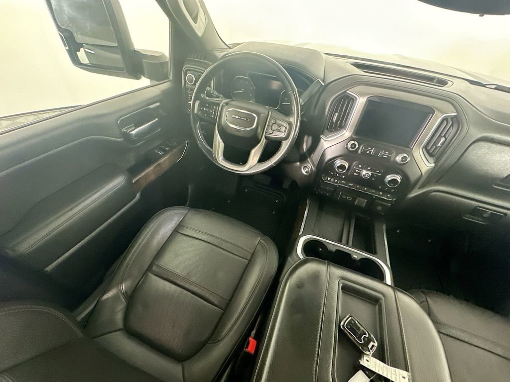 Used 2022 GMC Sierra 2500 Denali w/ Denali Black Diamond Edition image 9