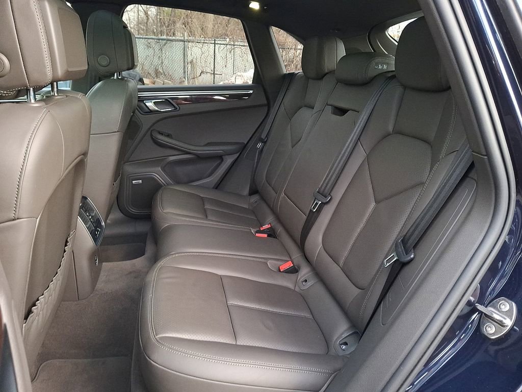 Used 2022 Porsche Macan w/ Premium Package Plus image 8