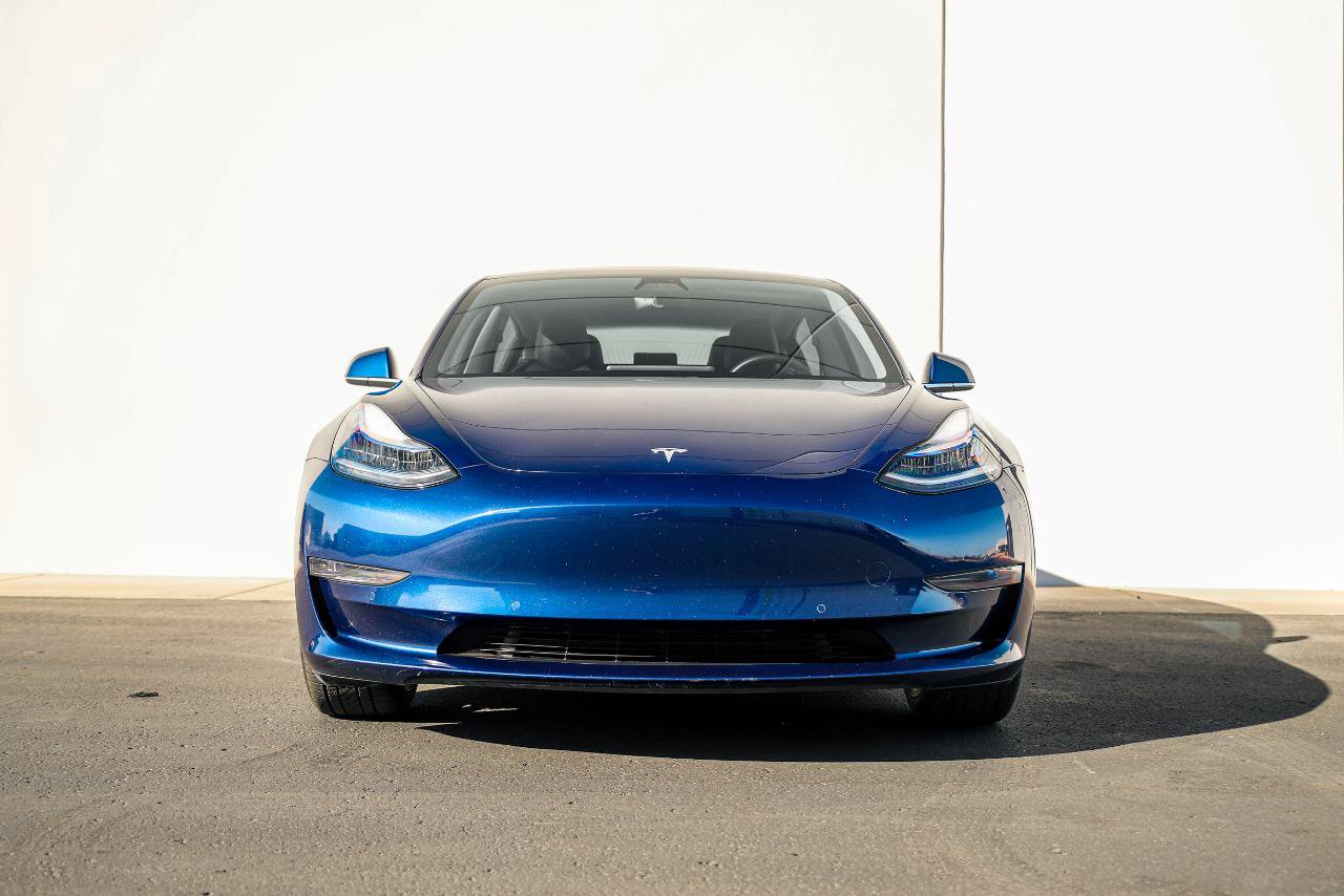 Used 2018 Tesla Model 3 Mid Range RWD image 2