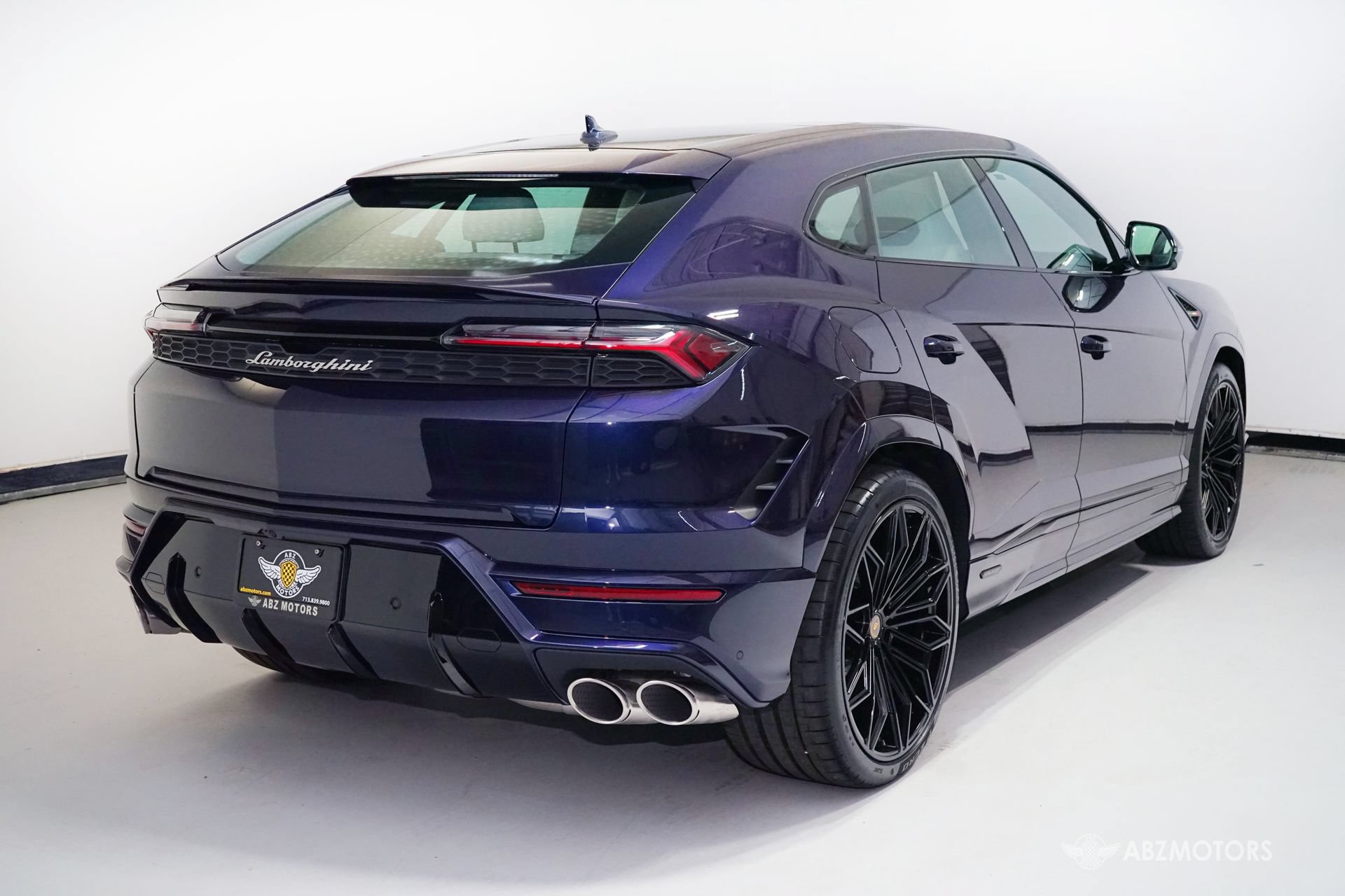 Used 2025 Lamborghini Urus SE AWD/4WD image 6