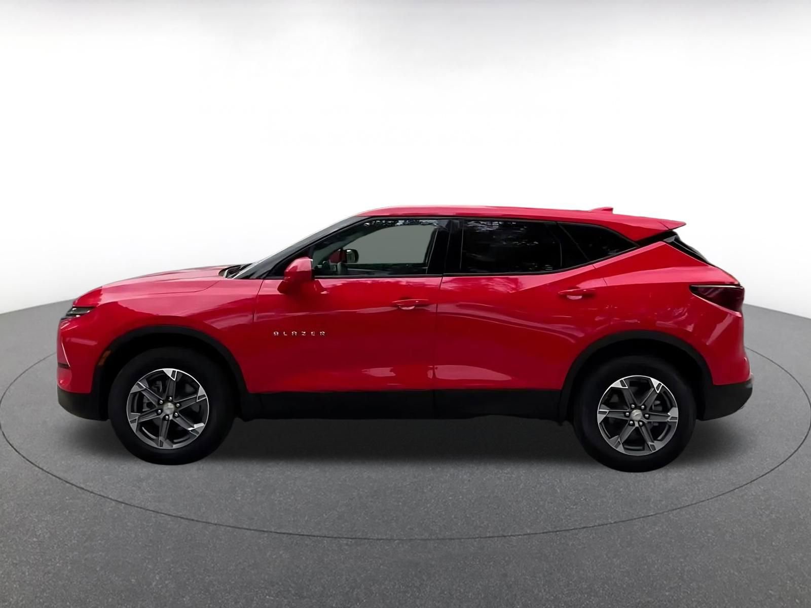 Used 2025 Chevrolet Blazer LT FWD image 8