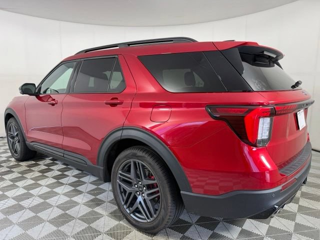 Used 2025 Ford Explorer ST AWD/4WD image 4