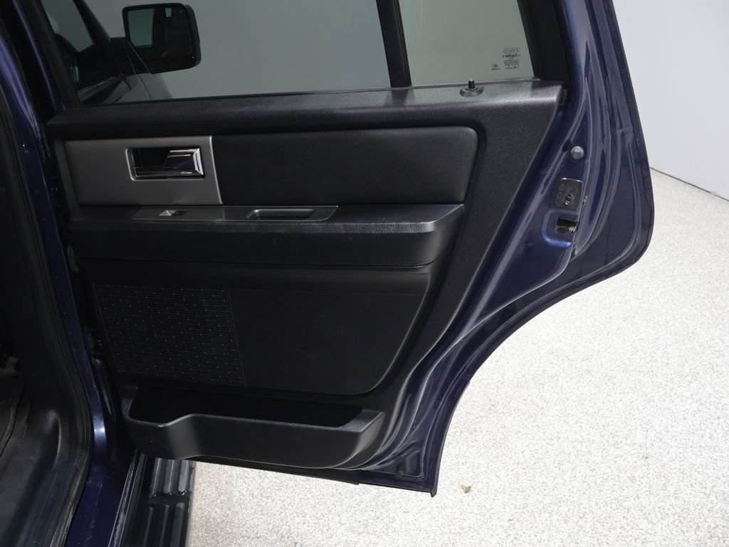 Used 2017 Ford Expedition XLT w/ Equipment Group 202A AWD/4WD image 21