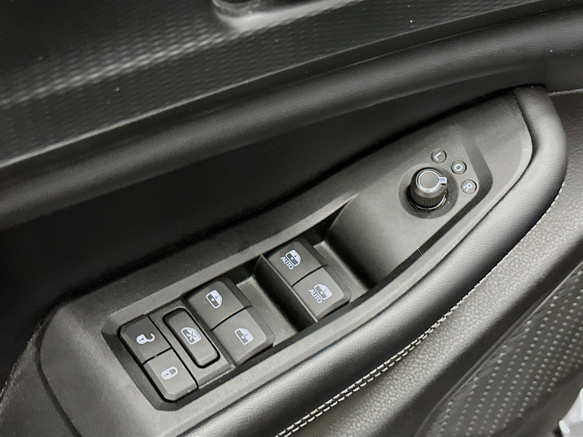 Used 2023 Jeep Grand Cherokee L Laredo image 15