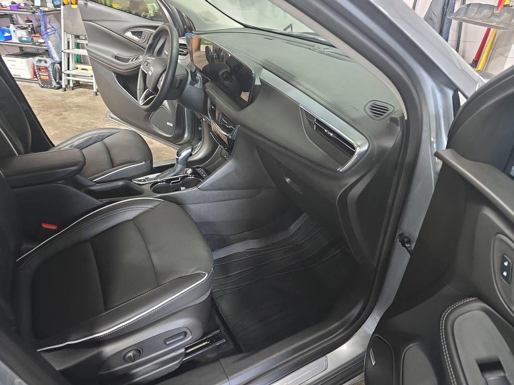 Used 2025 Buick Encore GX Avenir w/ Avenir Convenience Package AWD/4WD image 10