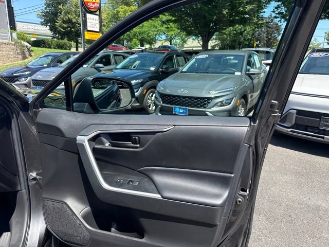 Used 2023 Toyota RAV4 LE AWD/4WD image 29