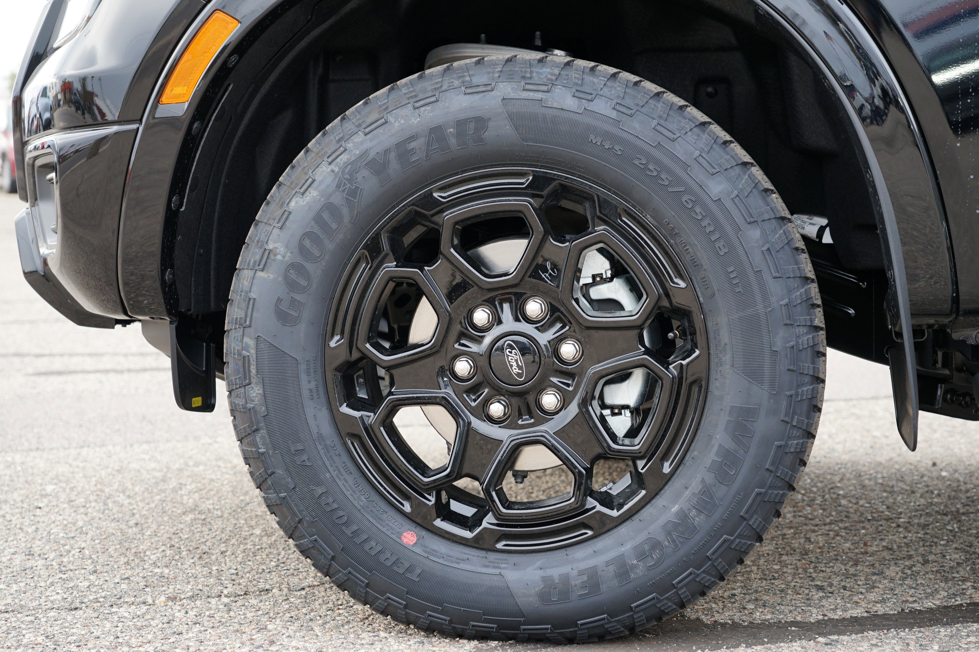 New 2025 Ford Ranger Lariat w/ FX4 Off-Road Package image 13