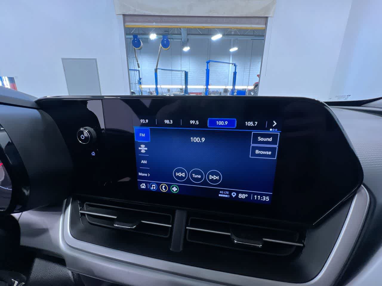 Used 2024 Chevrolet Trax LS w/ LS Convenience Package FWD image 26