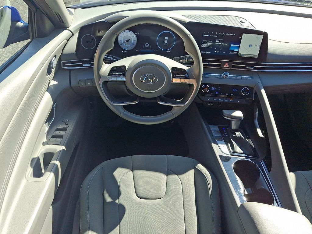 Used 2023 Hyundai Elantra SEL w/ Convenience Package FWD image 12