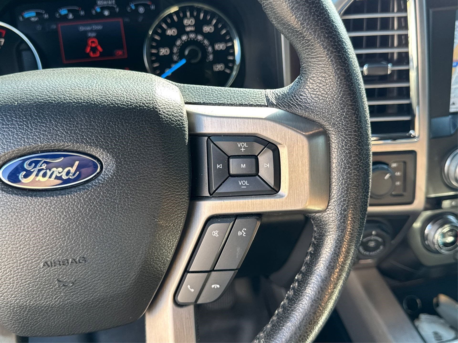 Used 2016 Ford F150 Platinum w/ Equipment Group 701A Luxury image 34