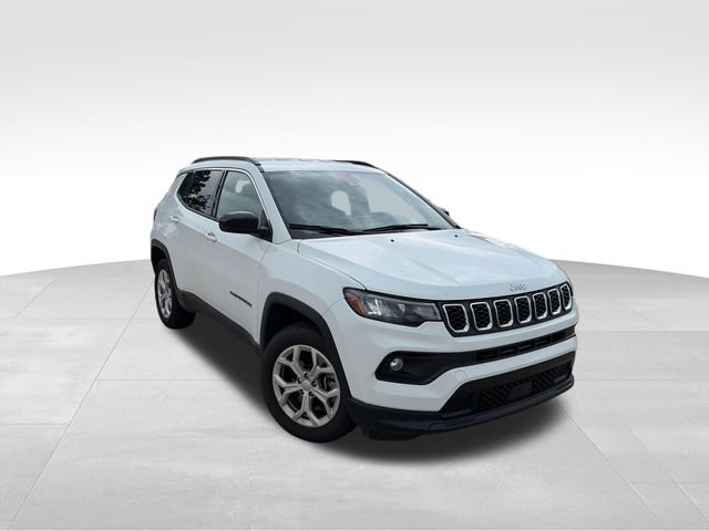 Used 2024 Jeep Compass Latitude AWD/4WD image 8
