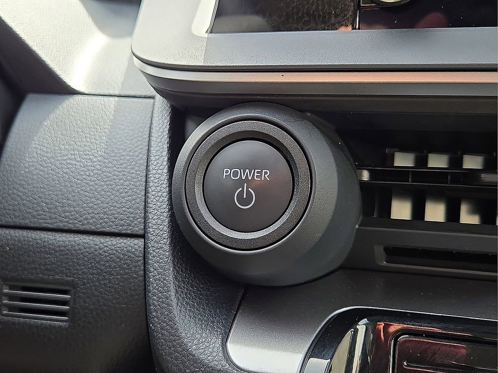 Used 2025 Toyota Prius LE image 33