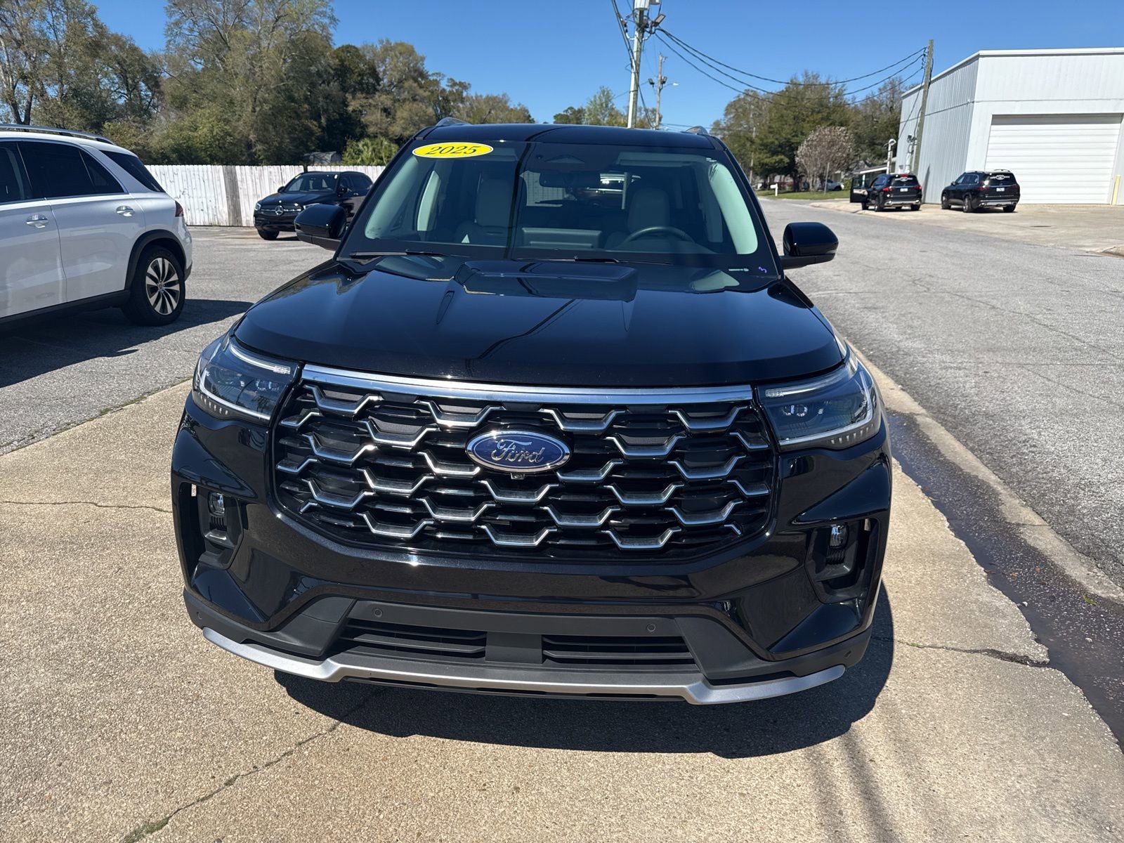 Used 2025 Ford Explorer Platinum w/ Ultimate Package image 5