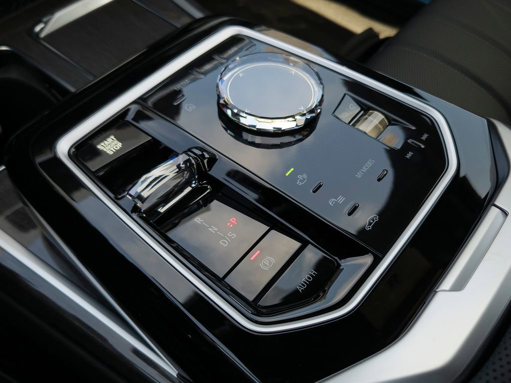 New 2026 BMW 760i xDrive w/ Premium Package image 10