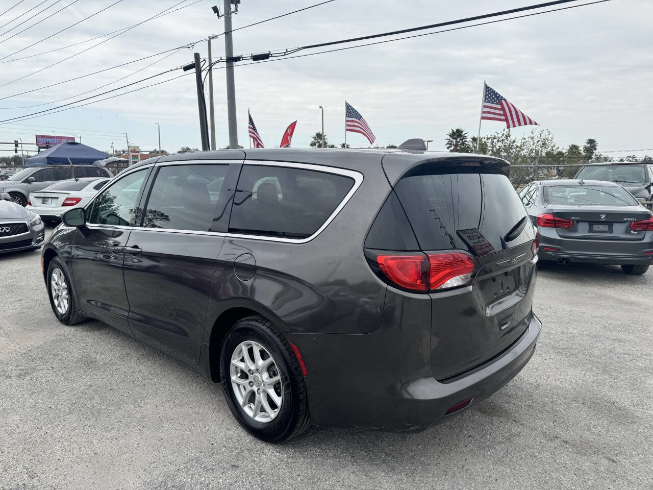 Used 2017 Chrysler Pacifica LX image 5