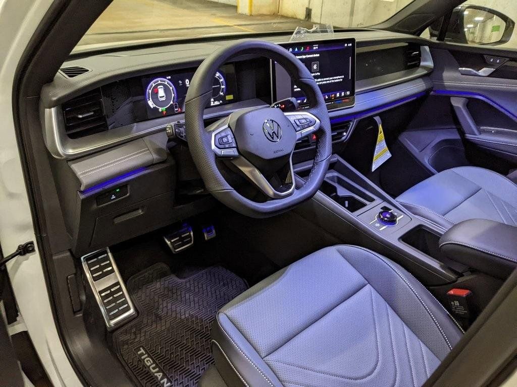 New 2026 Volkswagen Tiguan SE R-Line image 8
