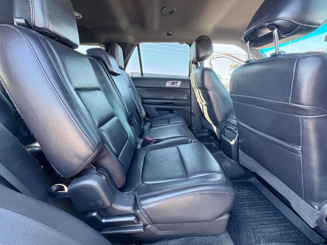 Used 2015 Ford Explorer XLT w/ Equipment Group 202B image 31