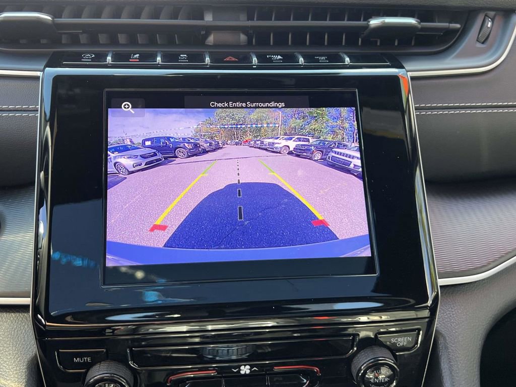 Used 2025 Jeep Grand Cherokee L Laredo image 28