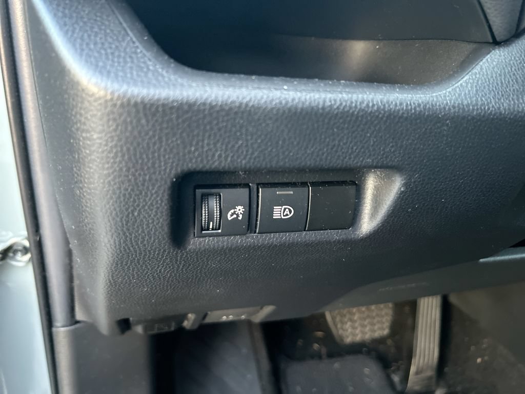 Used 2022 Toyota RAV4 XLE FWD image 14